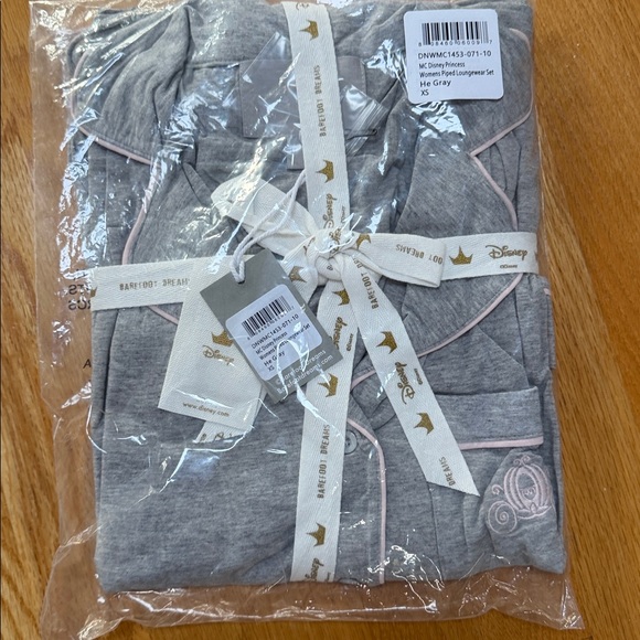 NWT BAREFOOT DREAMS MALIBU COLLECTION DISNEY PRINCESS WOMEN'S PIPED PJ SET-GRAY - Picture 7 of 7